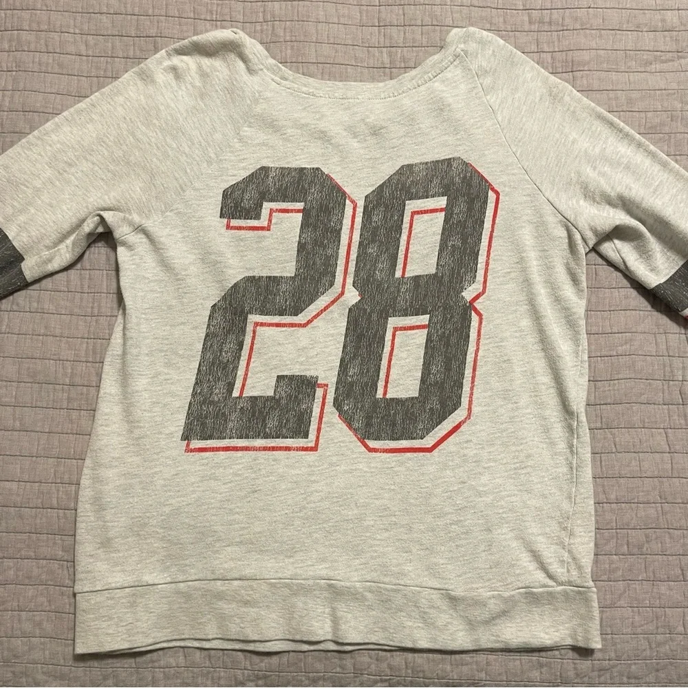 Disney Parks Women’s Minnie Mouse Pullover Sweatshirt Size M - Picture 6 of 6